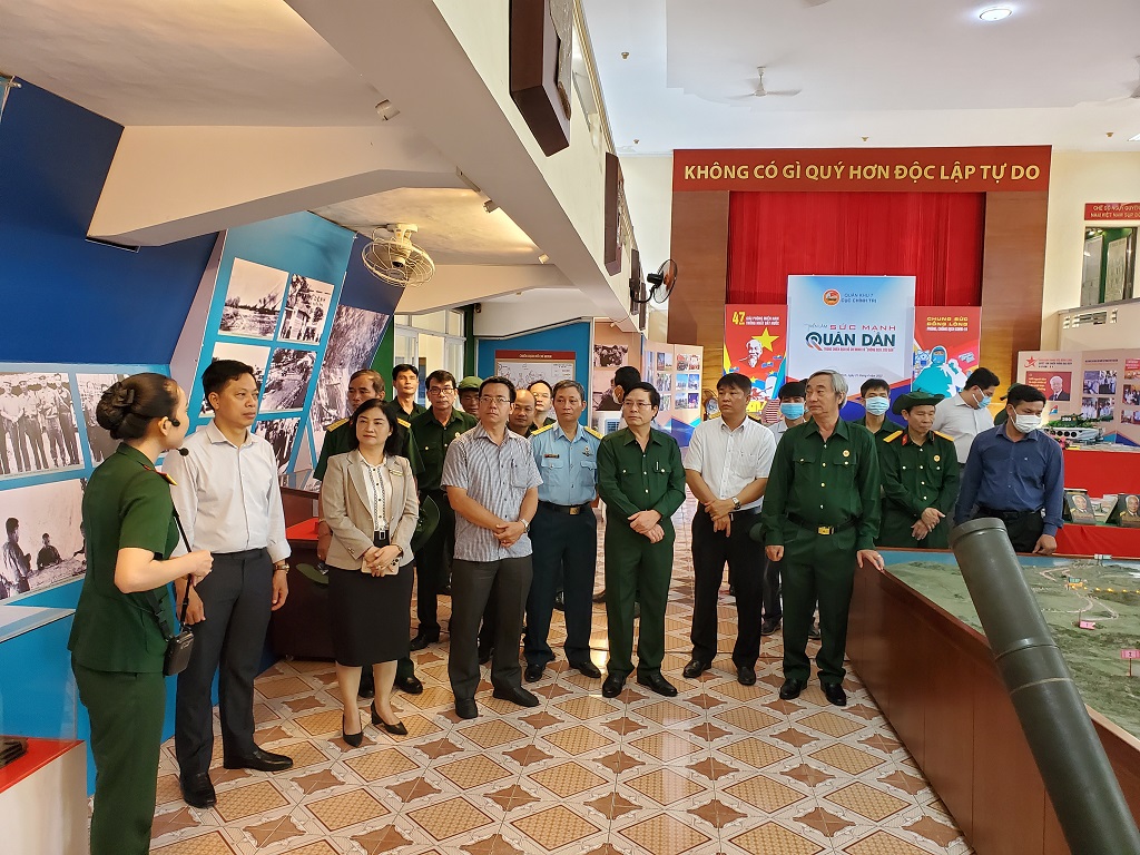 Hội cựu chiến binh Trường tổ chức tham quan Bảo tàng chiến dịch Hồ Chí Minh